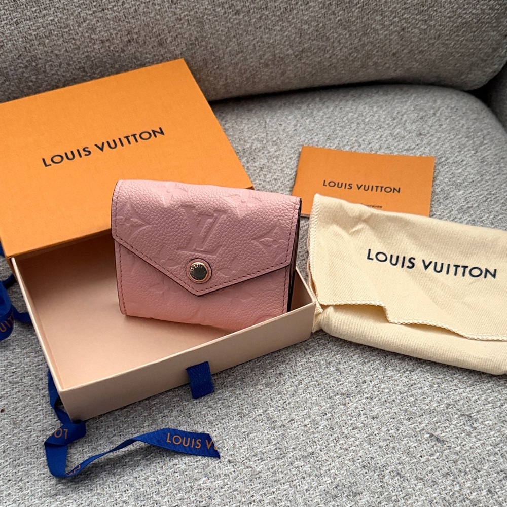 Louis Vuitton Zoe Wallet in Empriente Rose Poudre